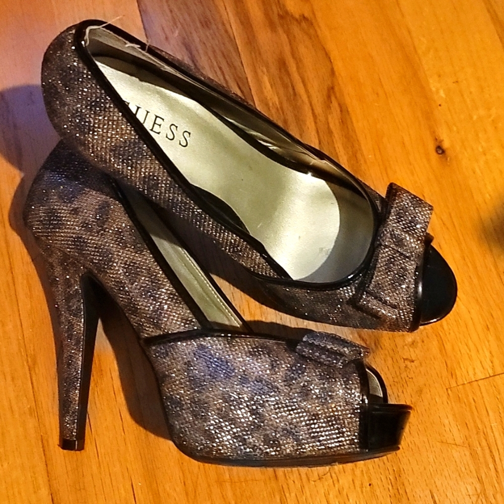 GUESS Leopard Print Sparkle 8M